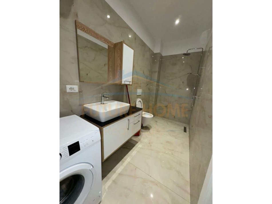 Tirane, jepet me qera apartament 1+1 Kati 1, 81 m² 700 € (Selite)