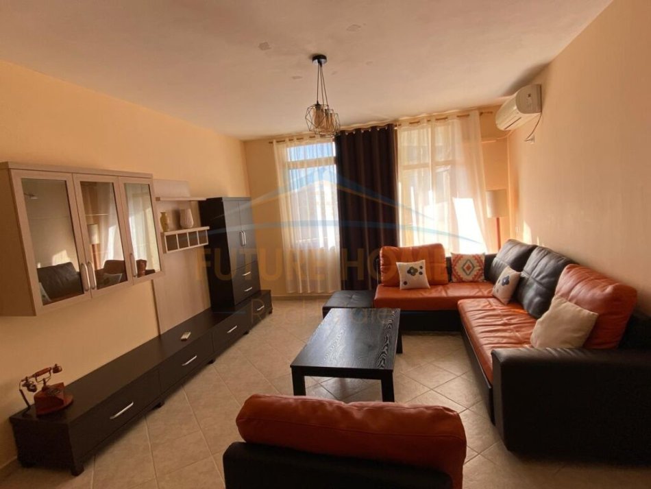 Tirane, jepet me qera apartament 2+1 Kati 4, 90 m² 650 € (SHKOLLA E BALETIT)