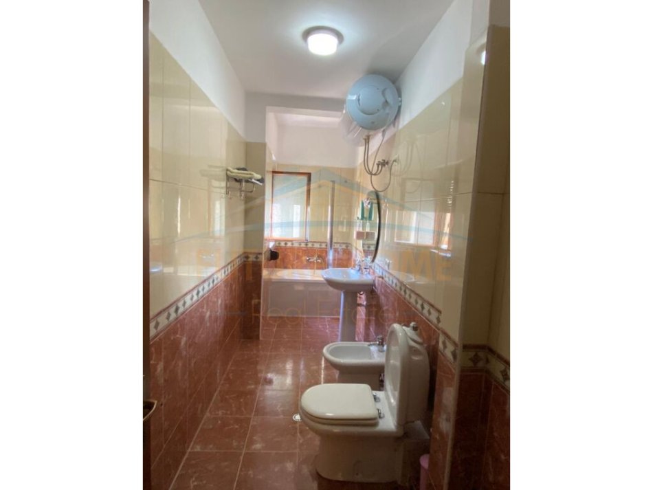 Tirane, jepet me qera apartament 2+1+Ballkon Kati 4, 90 m² 650 € (Shkolla e Baletit)