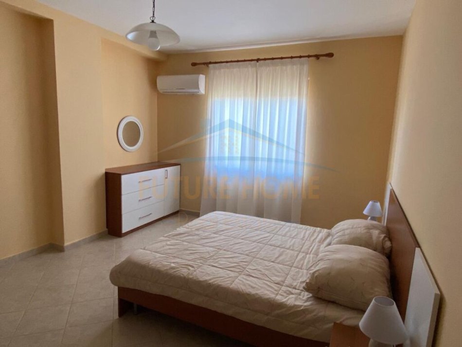 Tirane, jepet me qera apartament 2+1+Ballkon Kati 4, 90 m² 650 € (Shkolla e Baletit)