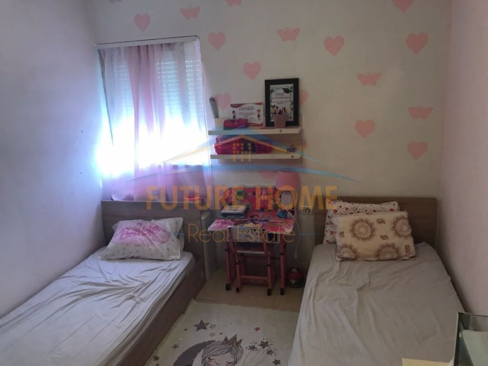 Tirane, shitet apartament 2+1+Ballkon Kati 5, 82 m² 125.000 € (Fusha Aviacionit)