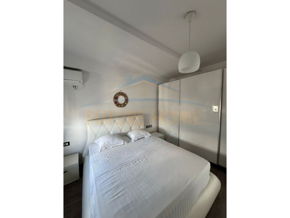 Tirane, jepet me qera apartament 2+1+Ballkon Kati 8, 96 m² 650 € (Xhamia e Tabakeve)