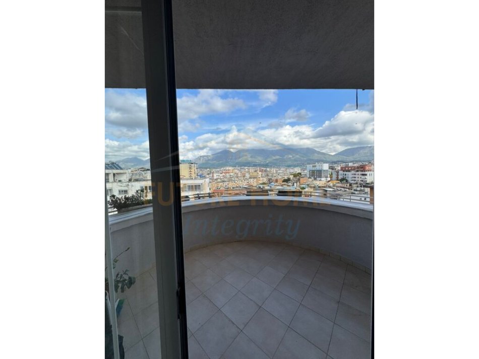 Tirane, jepet me qera apartament 2+1+Ballkon Kati 8, 96 m² 650 € (Xhamia e Tabakeve)