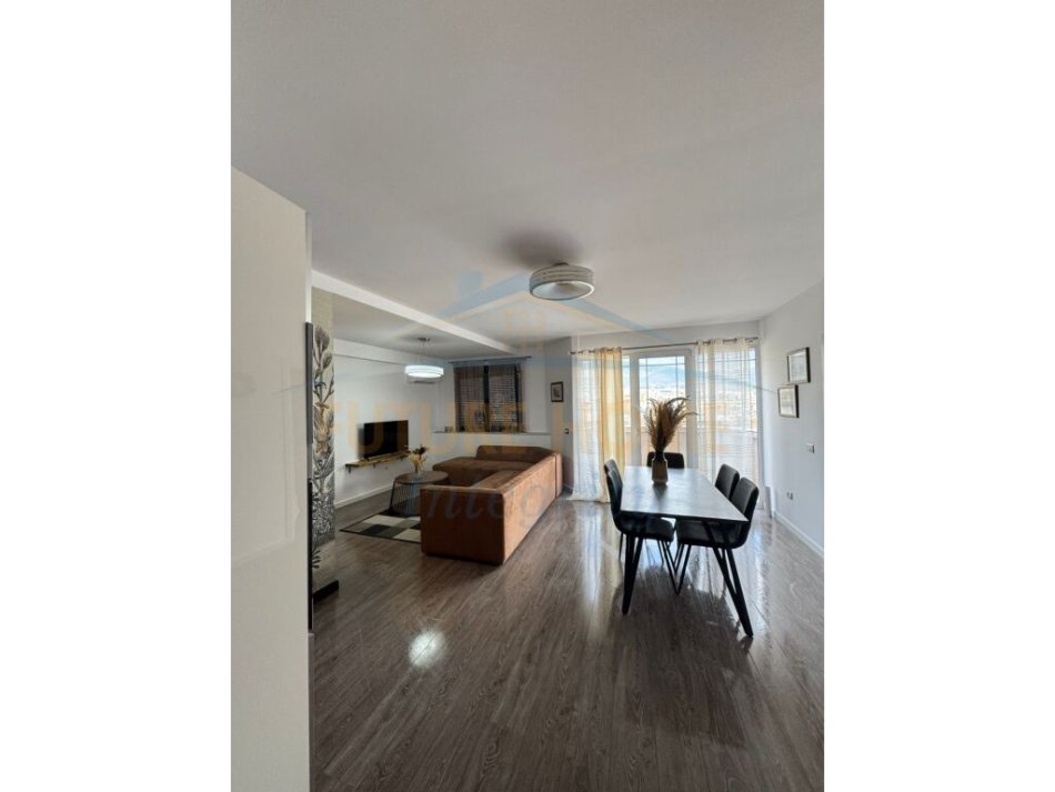 Tirane, jepet me qera apartament 2+1+Ballkon Kati 8, 96 m² 650 € (Xhamia e Tabakeve)