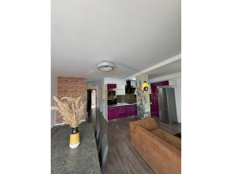 Tirane, jepet me qera apartament 2+1+Ballkon Kati 8, 96 m² 650 € (Xhamia e Tabakeve)