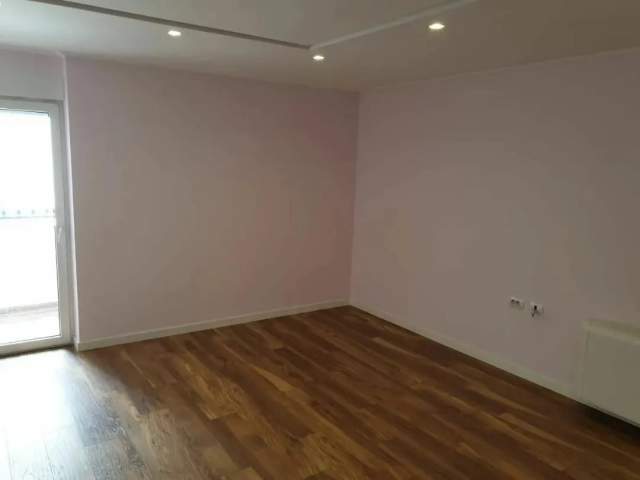 jepet me qera ambjent biznesi Kati 1, 160 m² 1.200 Euro (rruga e elbasanit)