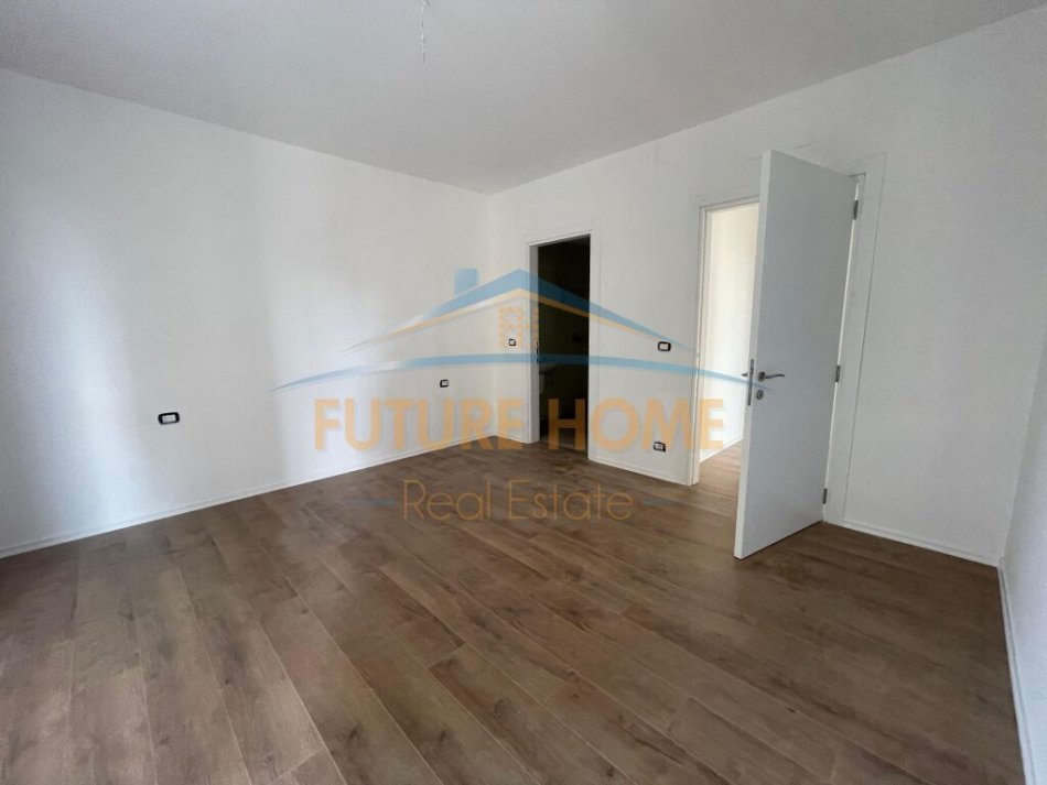 Tirane, jepet me qera apartament 2+1+Aneks+Ballkon Kati 1, 108 m² 700 € (Dogana)