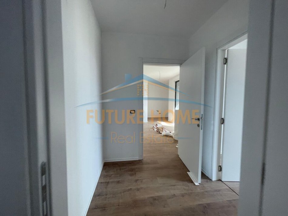 Tirane, jepet me qera apartament 2+1+Aneks+Ballkon Kati 1, 108 m² 700 € (Dogana)