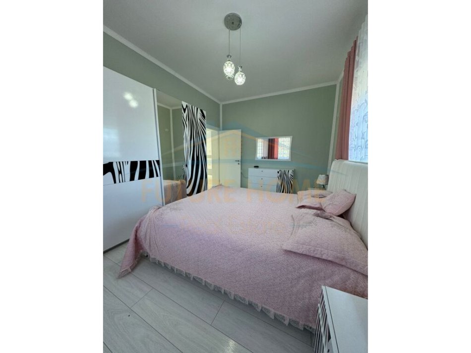 ALF45387 Tirane, jepet me qera 3 Katshe Kati 4, 847 m² 3.000 € (tufine)