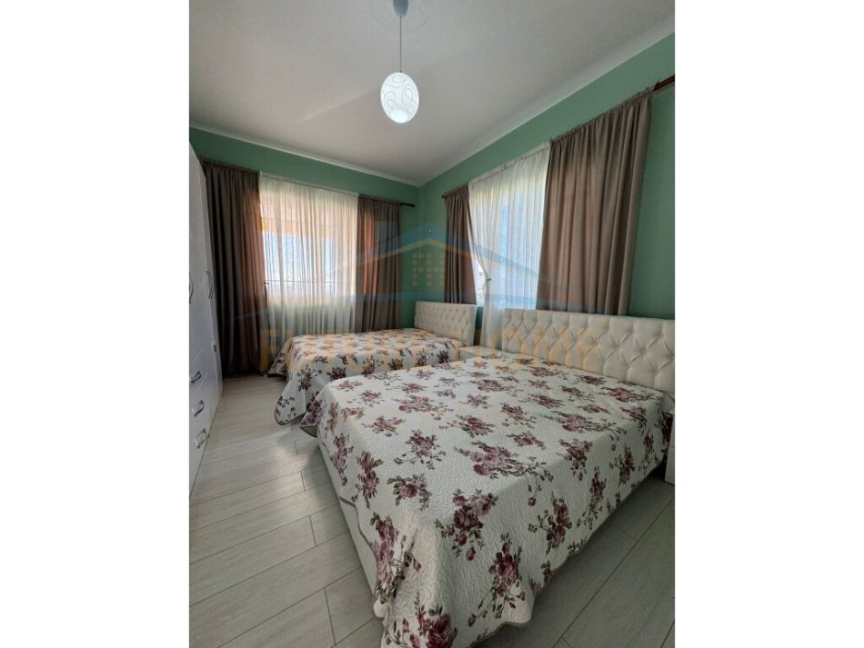 ALF45387 Tirane, jepet me qera 3 Katshe Kati 4, 847 m² 3.000 € (tufine)