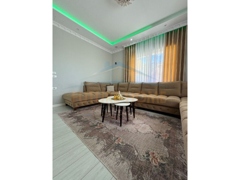 ALF45387 Tirane, jepet me qera 3 Katshe Kati 4, 847 m² 3.000 € (tufine)