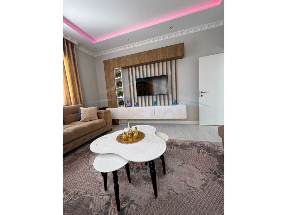 ALF45387 Tirane, jepet me qera 3 Katshe Kati 4, 847 m² 3.000 € (tufine)