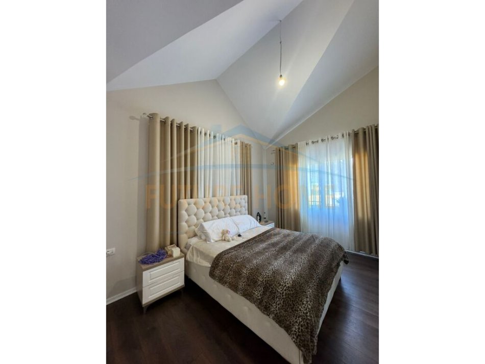 ALF45387 Tirane, jepet me qera 3 Katshe Kati 4, 847 m² 3.000 € (tufine)