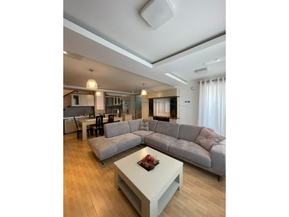 Tirane, jepet me qera apartament duplex 2+1 Kati 3, 128 m² 1.100 € (Rezidenca Kodra e Diellit 1)