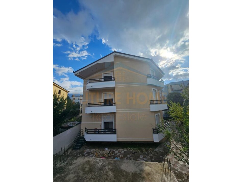Tirane, jepet me qera Vile 3 Katshe , 570 m² 3.000 € (Vilat Gjermane)