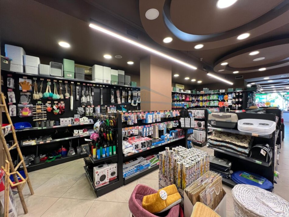Tirane, jepet me qera ambjent biznesi Kati 0, 220 m² 4.000 € (Sami Frasheri)