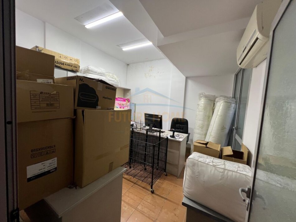 Tirane, jepet me qera ambjent biznesi Kati 0, 220 m² 4.000 € (Sami Frasheri)