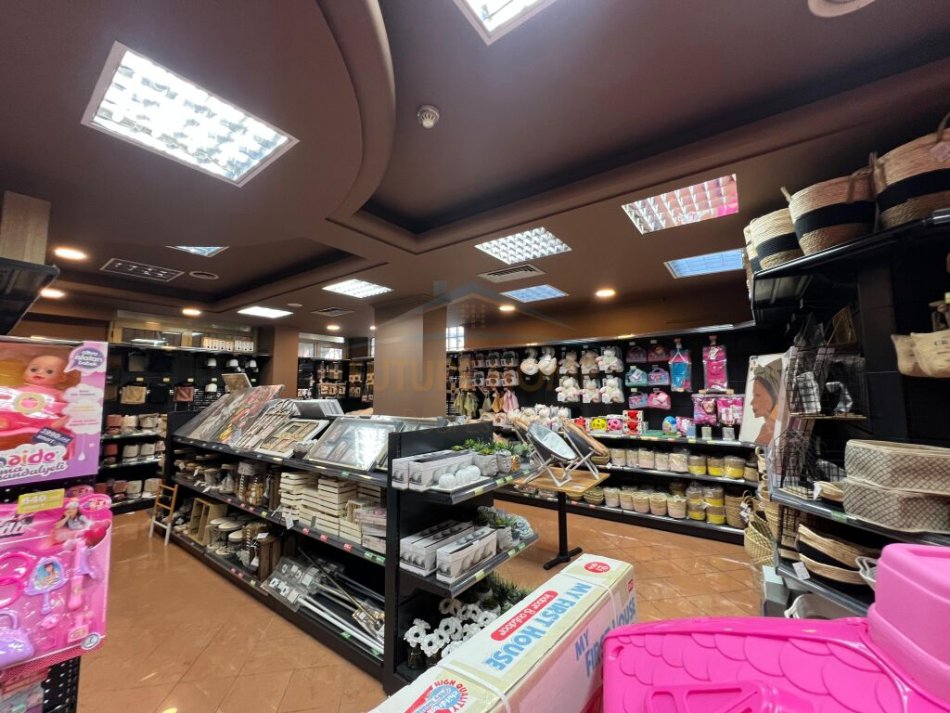 Tirane, jepet me qera ambjent biznesi Kati 0, 220 m² 4.000 € (Sami Frasheri)