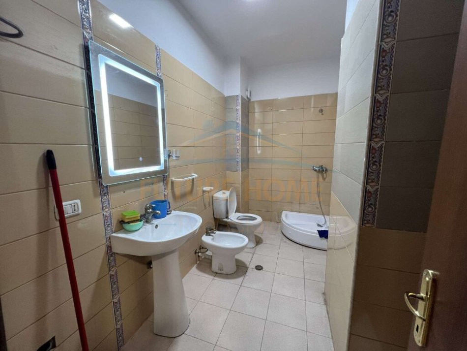 Tirane, shitet apartament 2+1+Ballkon Kati 7, 89 m² 120.000 € (Unaza e Re)