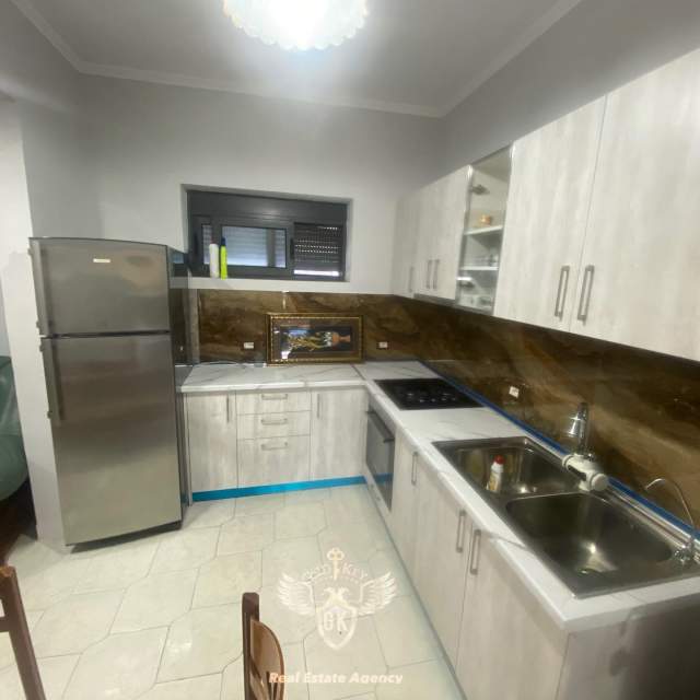 Durres, jap me qera apartament 1+1+A+BLK Kati 1, 300 Euro (UJESJELLSI)