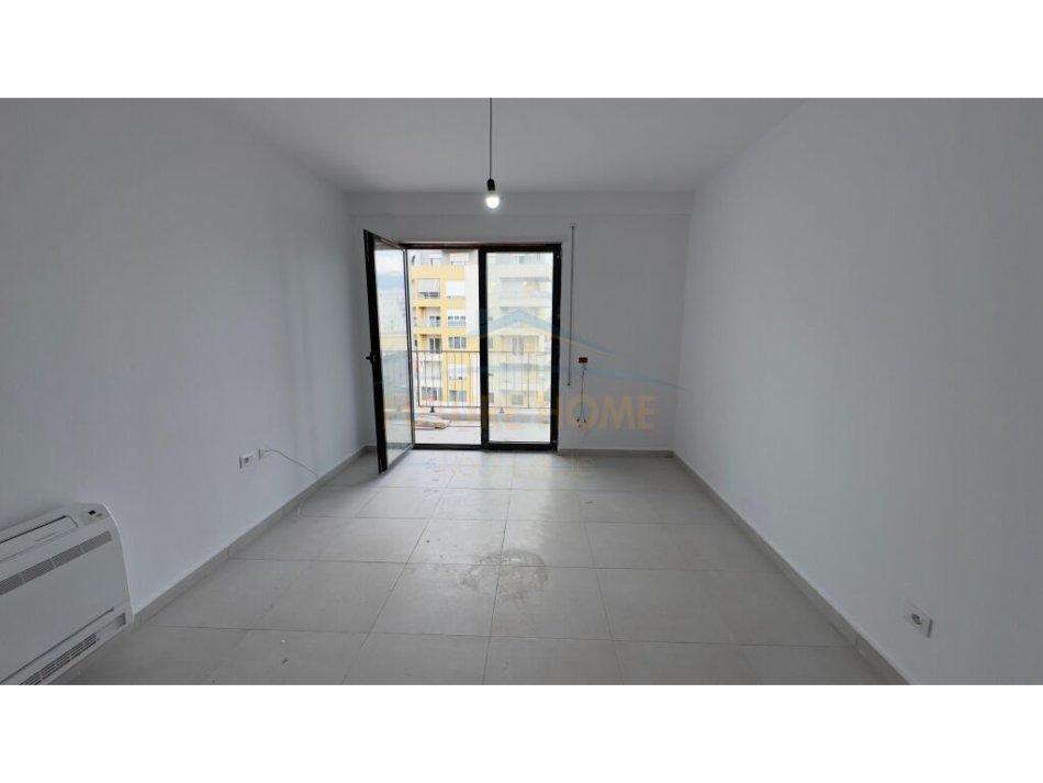 Tirane, jepet me qera apartament 2+1 Kati 4, 100 m² 750 € (Stacioni i Trenit)