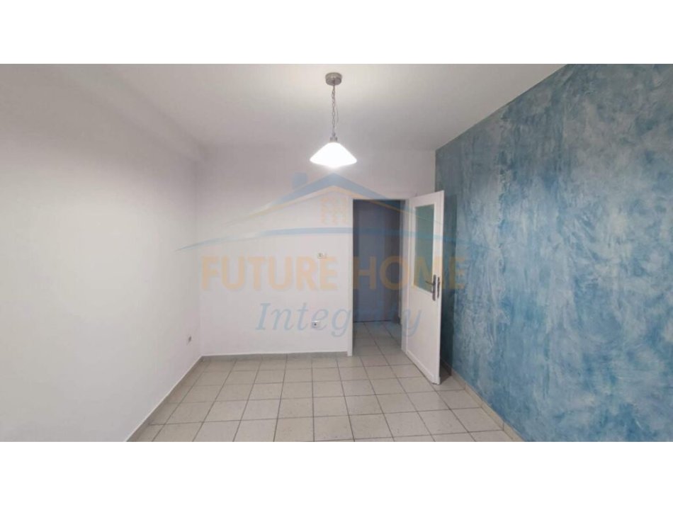 Tirane, jepet me qera dyqan Kati 0, 50 m² 350 € (STADIUMI DINAMO TIRANE)