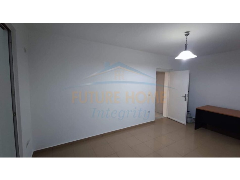 Tirane, jepet me qera ambjent biznesi Kati 0, 70 m² 350 € (Stadiumi Dinamo)
