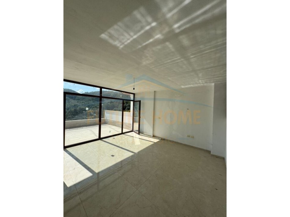 Tirane, shitet apartament duplex 4+1 Kati 4, 175 m² 330.000 € (KOOPSHTI ZOLOGJIK)