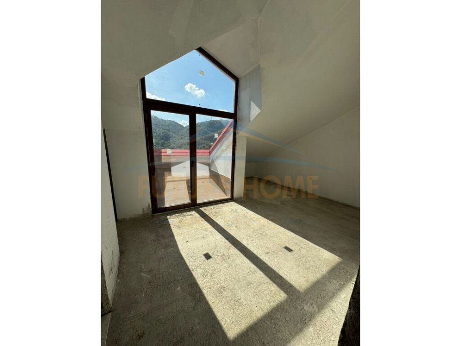 Tirane, shitet apartament 4+1 Kati 4, 164 m² 330.000 € (kopshti zoologjik)