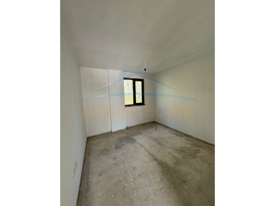 Tirane, shitet apartament 4+1 Kati 4, 164 m² 330.000 € (kopshti zoologjik)