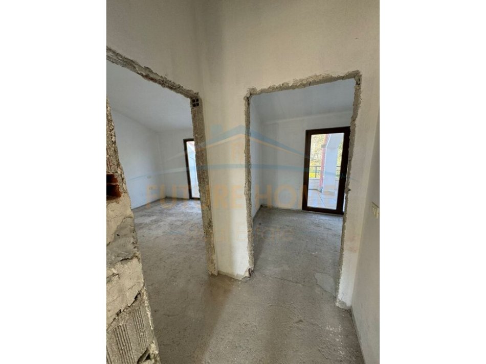 Tirane, shitet apartament 4+1 Kati 4, 164 m² 330.000 € (kopshti zoologjik)