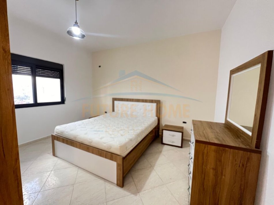 Durres, jepet me qera apartament 2+1+Ballkon Kati 2, 68 m² 450 € (MUZEUMI)
