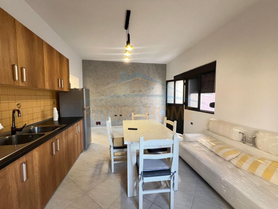 Durres, jepet me qera apartament 2+1+Ballkon Kati 2, 68 m² 450 € (MUZEUMI)