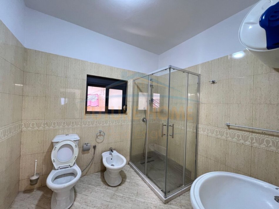 Durres, jepet me qera apartament 2+1+Ballkon Kati 2, 68 m² 450 € (MUZEUMI)