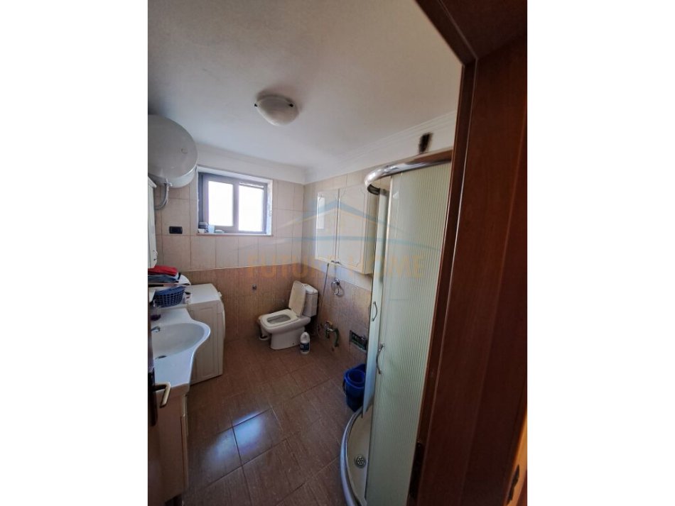 Tirane, shitet apartament 2+1+Ballkon Kati 2, 91 m² 160.000 € (Rruga Mine Peza)