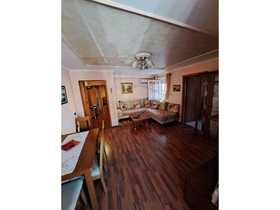Tirane, shitet apartament 2+1+Ballkon Kati 2, 91 m² 160.000 € (Rruga Mine Peza)