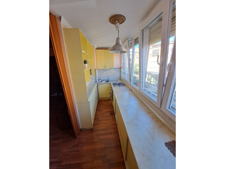 Tirane, shitet apartament 2+1+Ballkon Kati 2, 91 m² 160.000 € (Rruga Mine Peza)