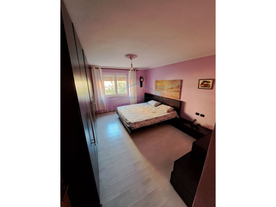 Tirane, shitet apartament 2+1+Ballkon Kati 2, 91 m² 160.000 € (Rruga Mine Peza)