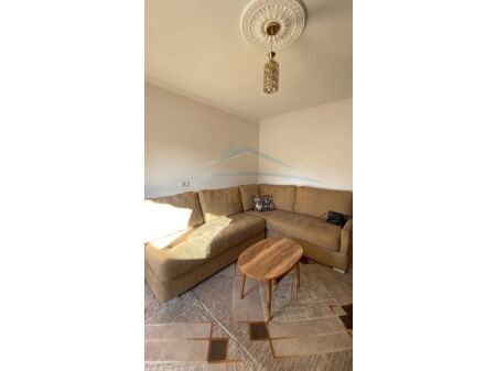 Tirane, jepet me qera apartament 2+1+Ballkon Kati 3, 65 m² 350 € (prane shkolles Musine Kokalari, Kombinat, Tiranë AREA45490)