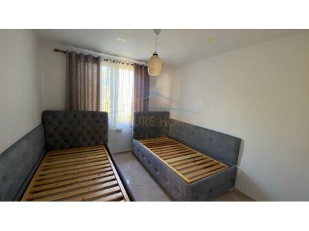 Tirane, jepet me qera apartament 2+1+Ballkon Kati 3, 65 m² 350 € (prane shkolles Musine Kokalari, Kombinat, Tiranë AREA45490)