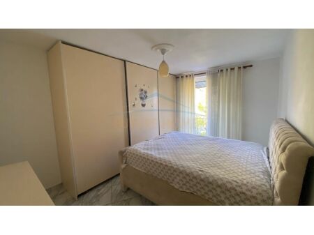Tirane, jepet me qera apartament 2+1+Ballkon Kati 3, 65 m² 350 € (prane shkolles Musine Kokalari, Kombinat, Tiranë AREA45490)