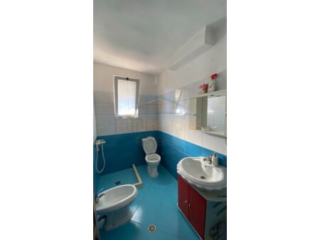 Tirane, jepet me qera apartament 2+1+Ballkon Kati 3, 65 m² 350 € (prane shkolles Musine Kokalari, Kombinat, Tiranë AREA45490)