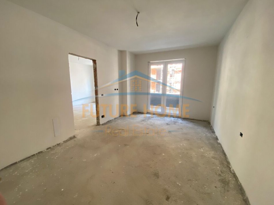 Tirane, shitet apartament 2+1 Kati 4, 105 m² 120.000 € (UNIVERS CITY)