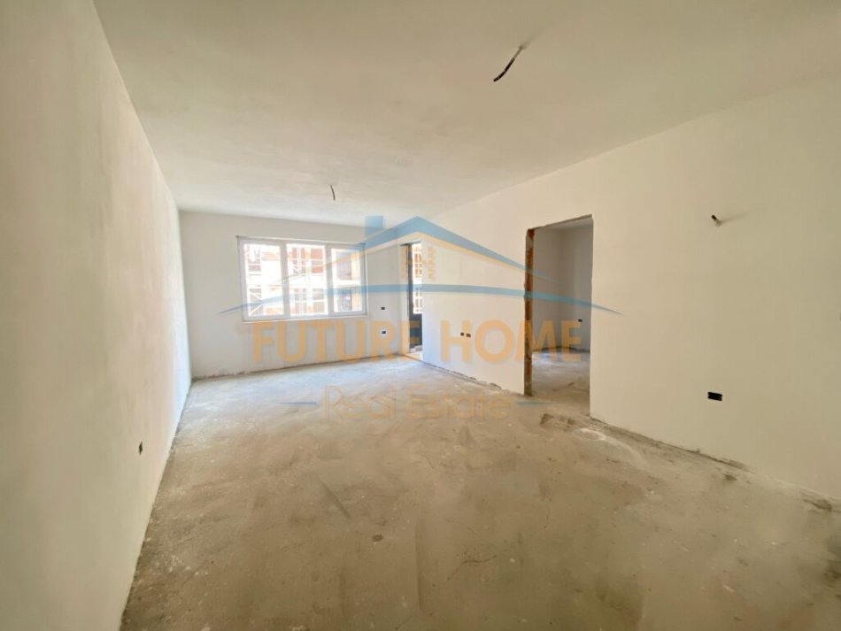 Tirane, shitet apartament 2+1 Kati 4, 105 m² 120.000 € (UNIVERS CITY)