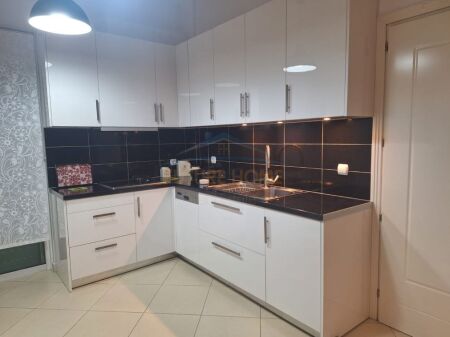 Durres, jepet me qera apartament 2+1+2 Kati 2, 129 m² 450 € (Rruga e Miqesise, Durres AREA45494)