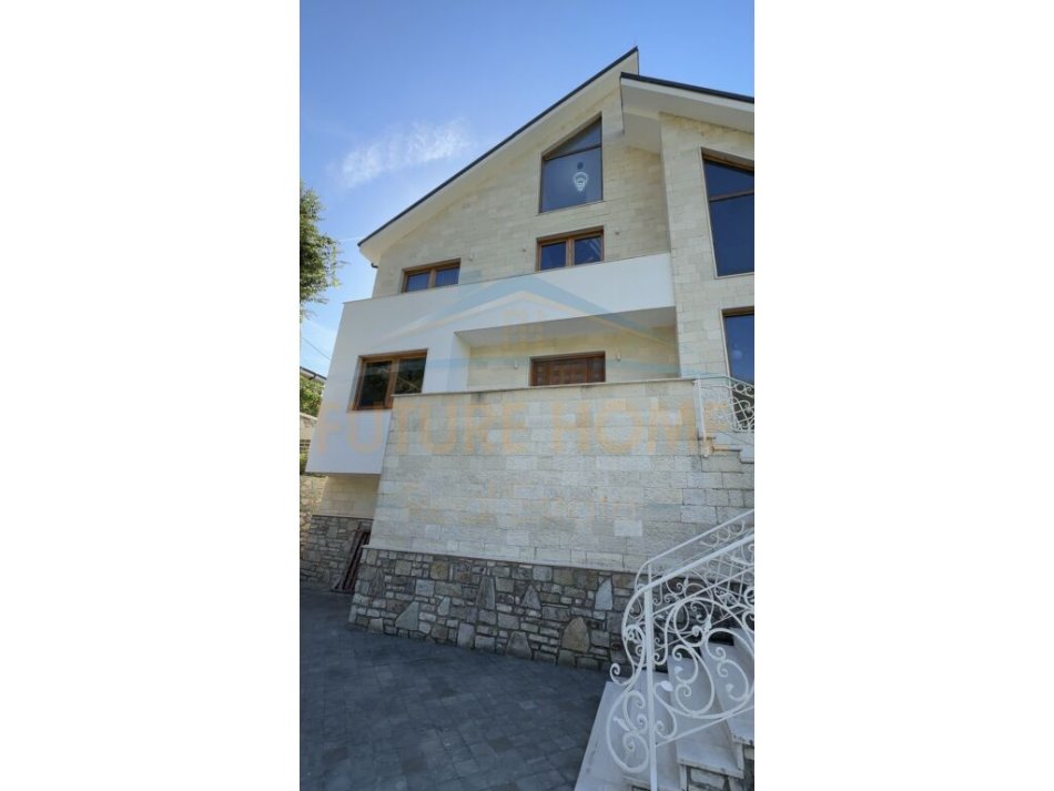ALF45509 Tirane, jepet me qera 3 Katshe Kati 4, 680 m² 5.000 € (petrele)