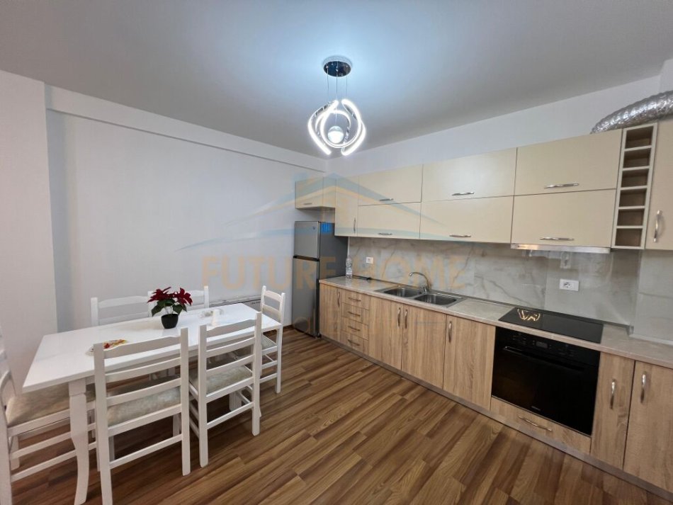 Tirane, jepet me qera apartament 2+1+Ballkon Kati 1, 100 m² 500 € (Unaza e Re)