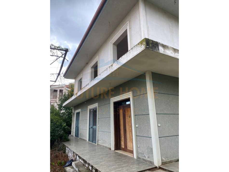 Durres, shitet shtepi 4+1 , 269 m² 140.000 € (Maminas, Durres)