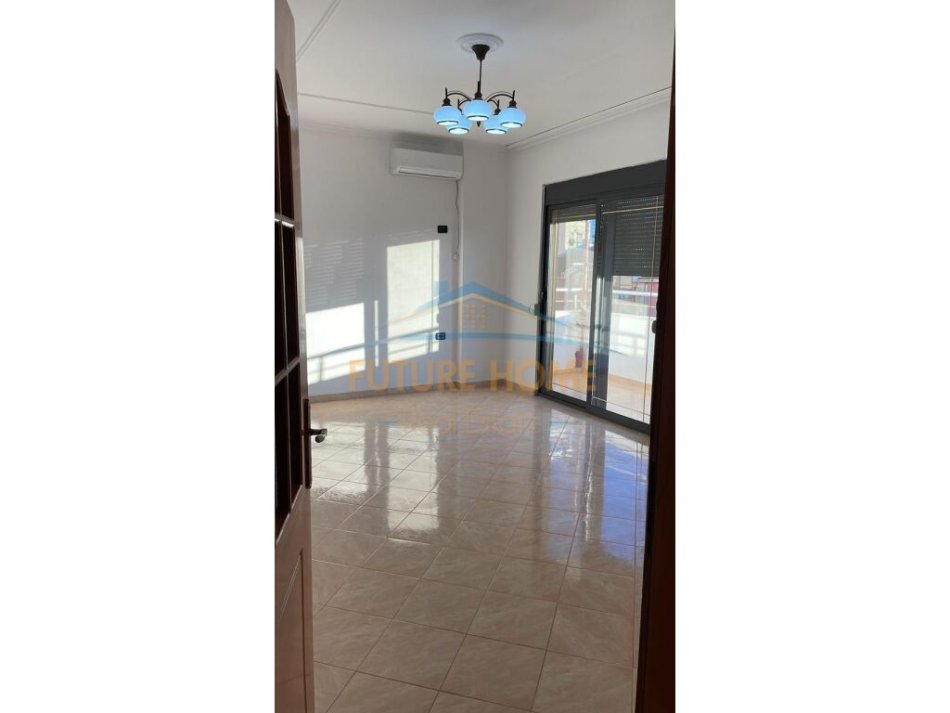 Tirane, jepet me qera apartament 2+1+Ballkon Kati 4, 78 m² 500 € (Gjergji Legisi, Laprake)