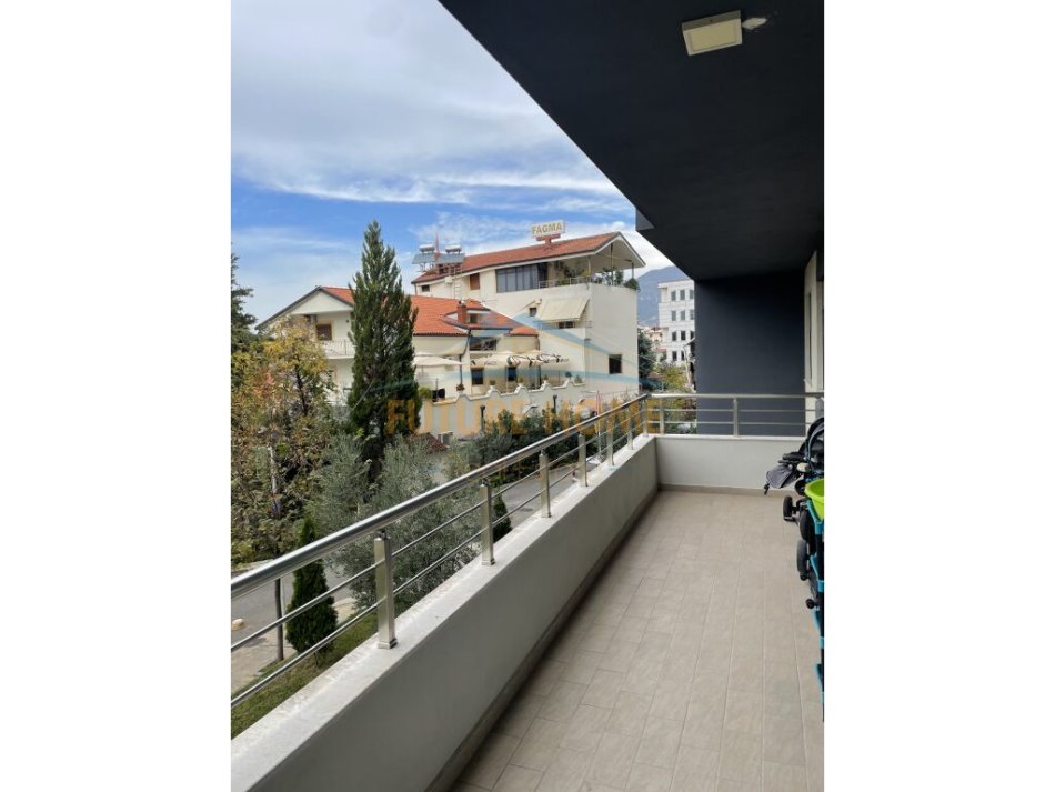 Tirane, shes apartament 2+1+Aneks+Ballkon Kati 1, 115 m² 155.000 € (kinostudio)